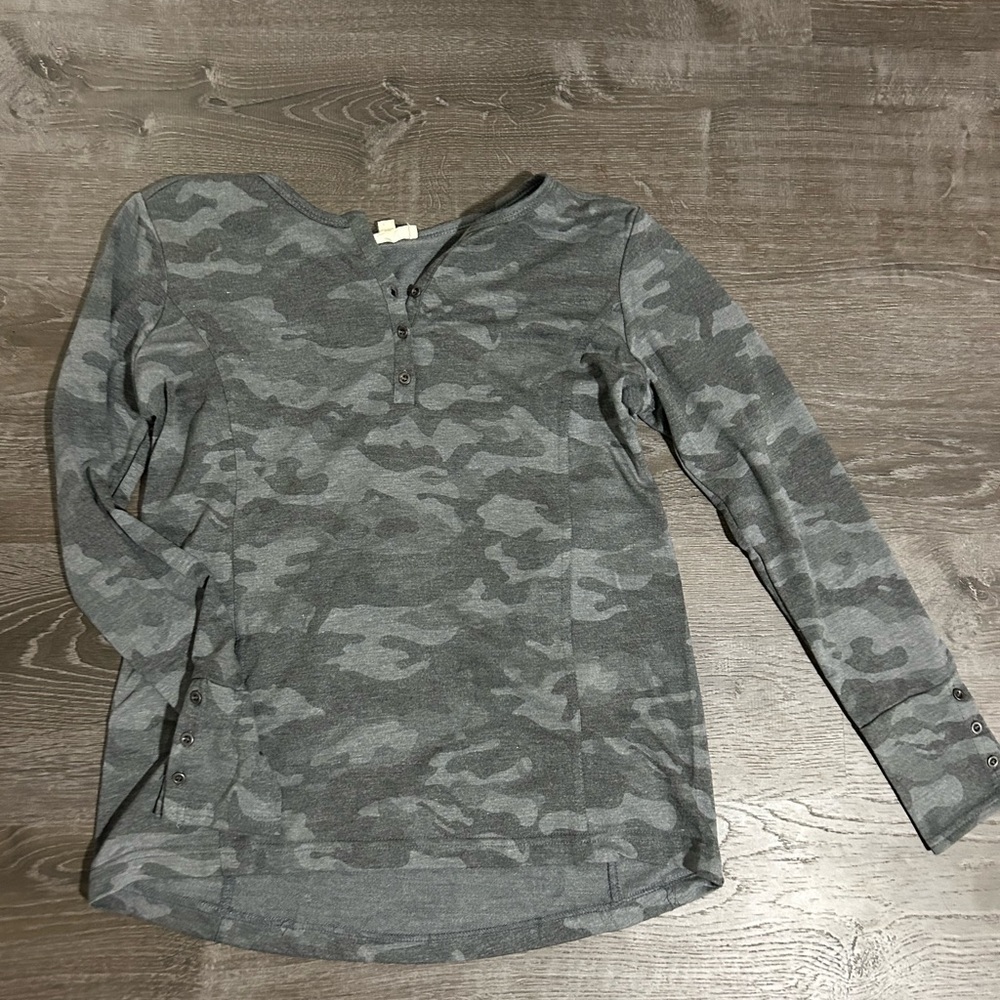 Laura and Delaney quarter button long sleeve